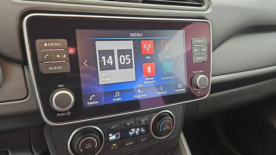 NISSAN Leaf -