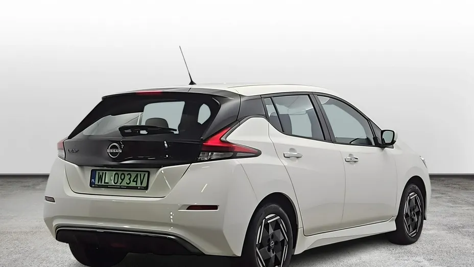 NISSAN Leaf -