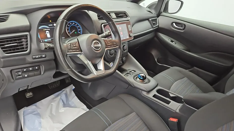 NISSAN Leaf -