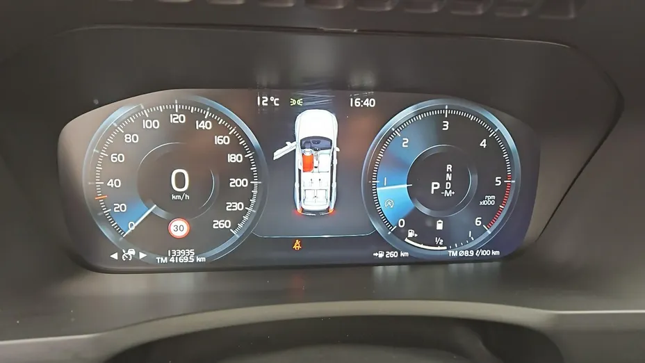 VOLVO XC90 -