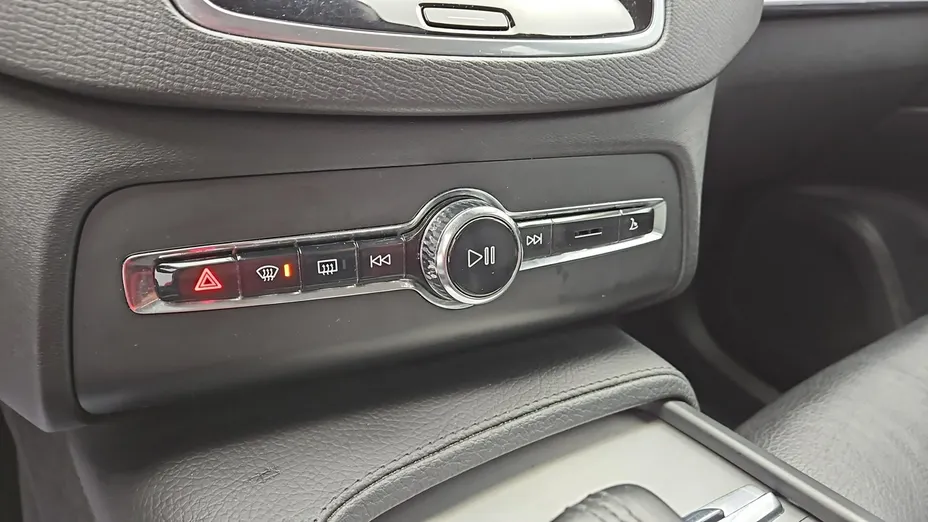 VOLVO XC90 -