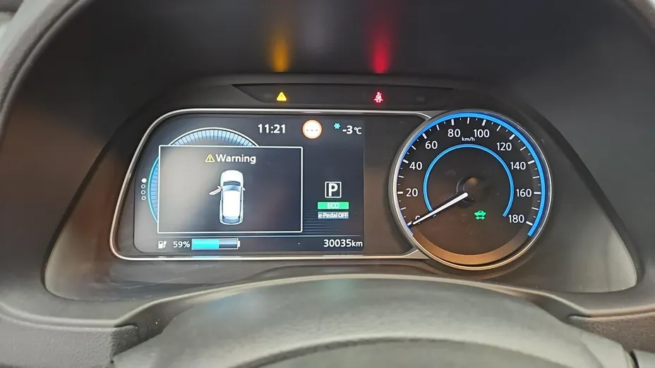 NISSAN Leaf -