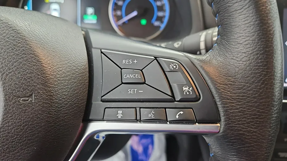 NISSAN Leaf -