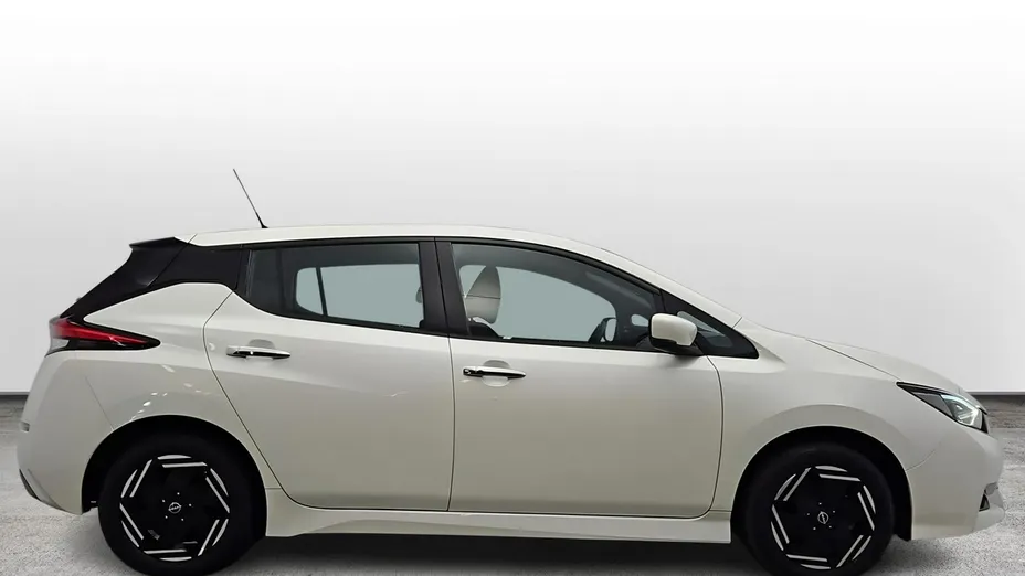 NISSAN Leaf -