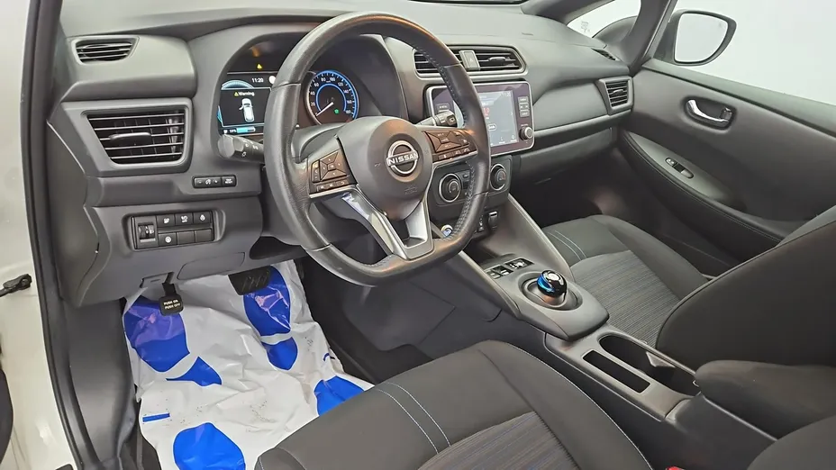 NISSAN Leaf -