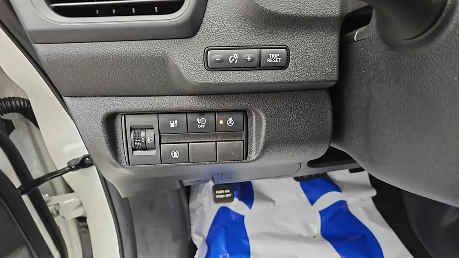 NISSAN Leaf -