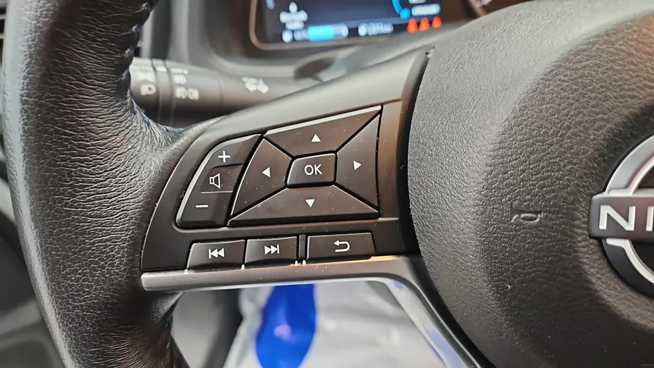 NISSAN Leaf -