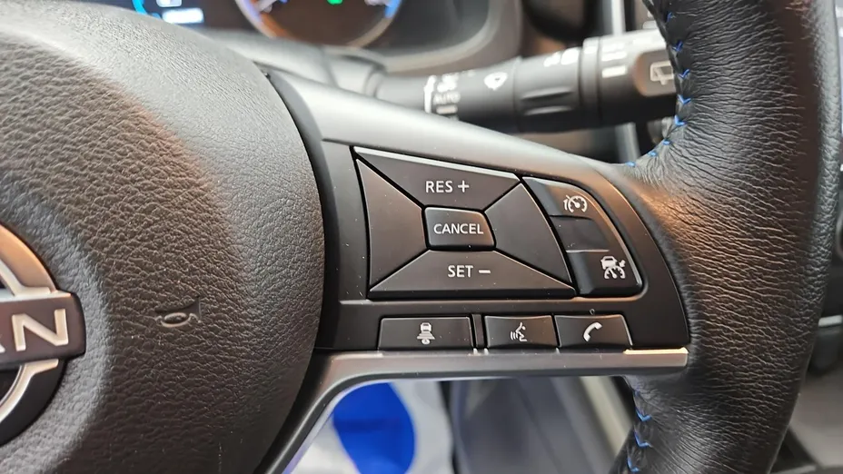 NISSAN Leaf -