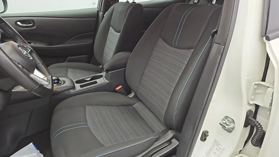 NISSAN Leaf -