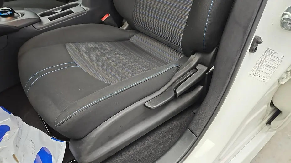 NISSAN Leaf -