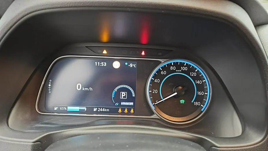 NISSAN Leaf -