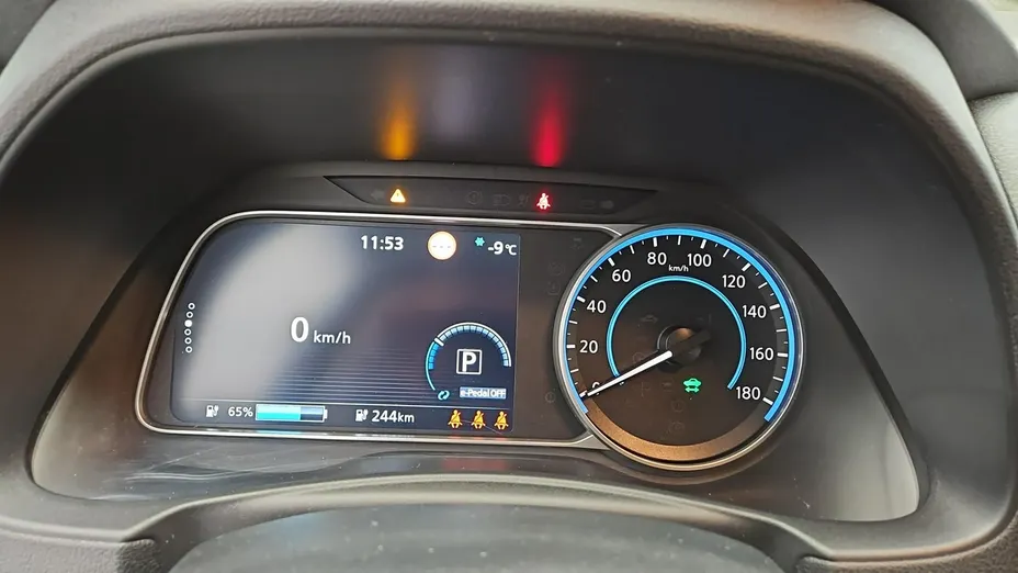 NISSAN Leaf -