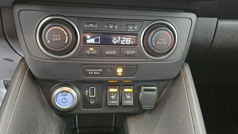 NISSAN Leaf -