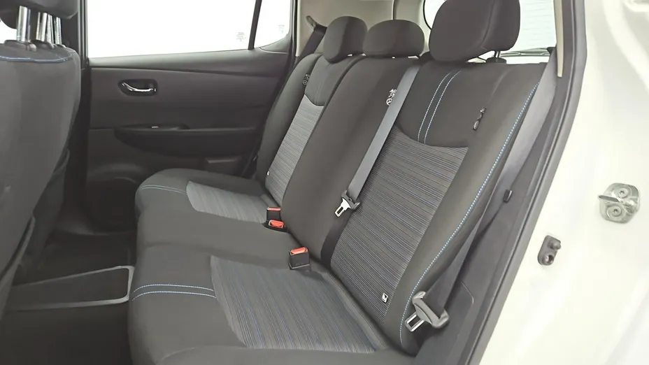 NISSAN Leaf -