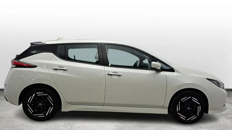 NISSAN Leaf -
