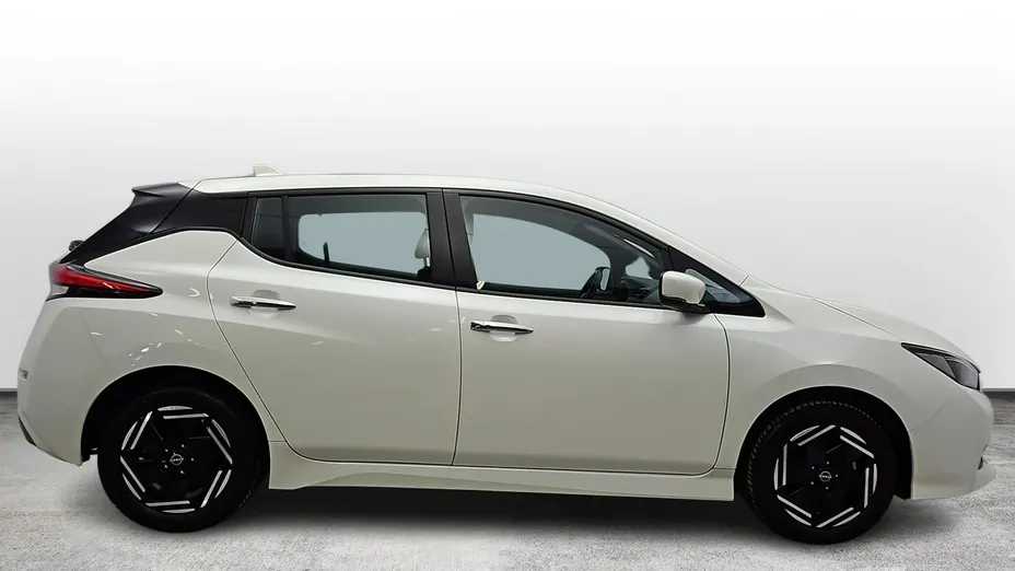 NISSAN Leaf -