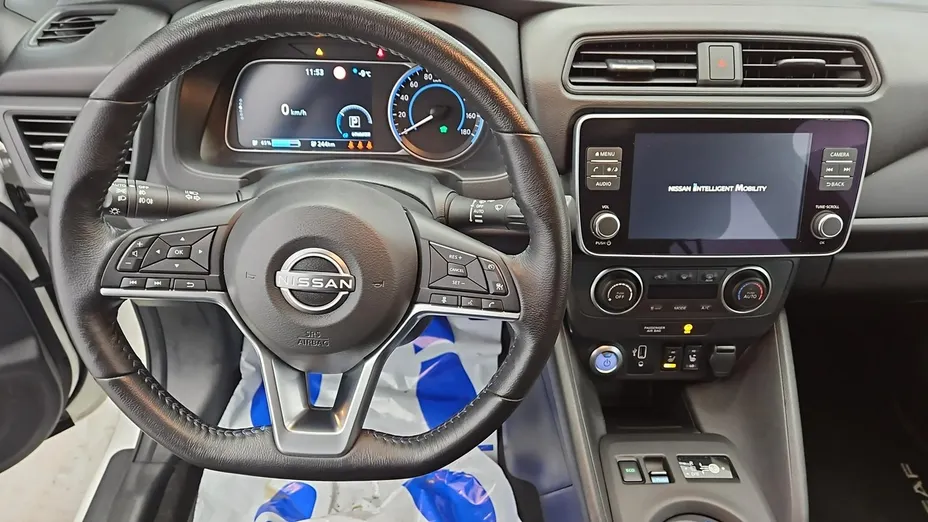 NISSAN Leaf -