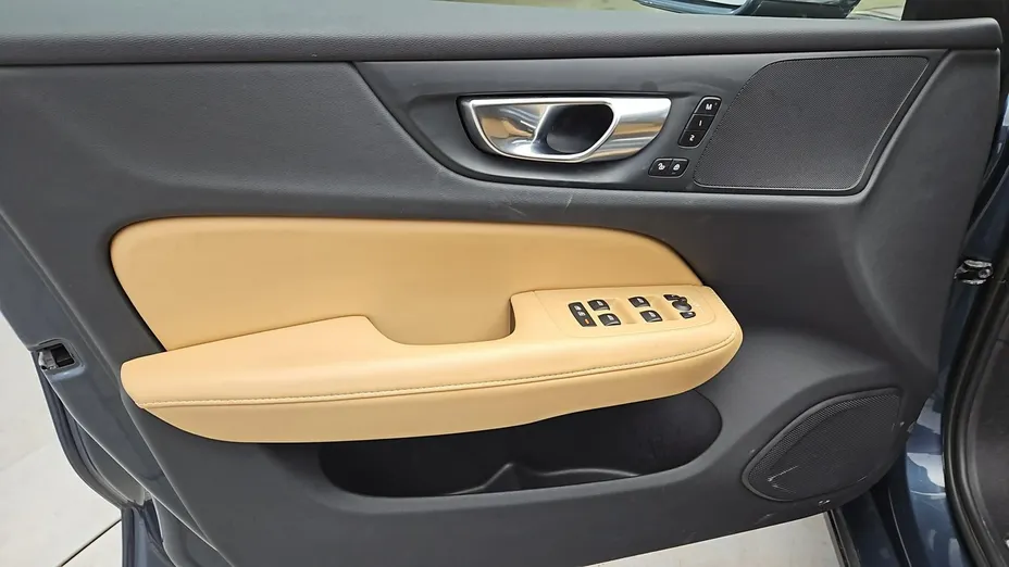 VOLVO V60 -