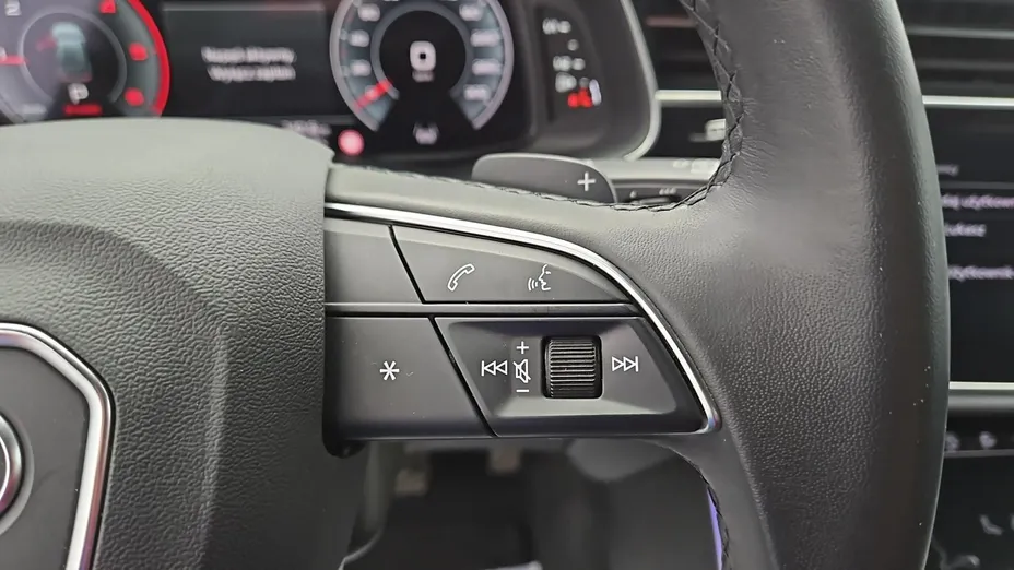AUDI Q8 -