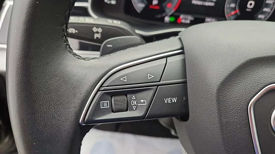 AUDI Q8 -