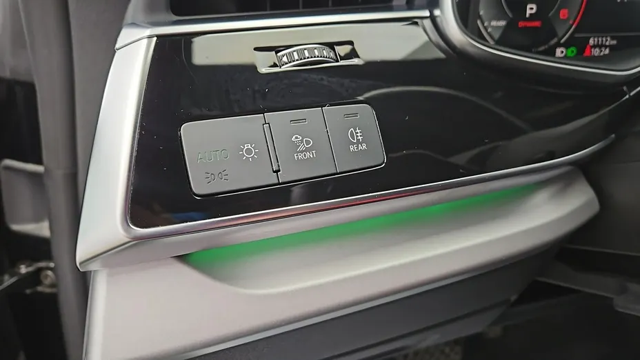AUDI Q8 -