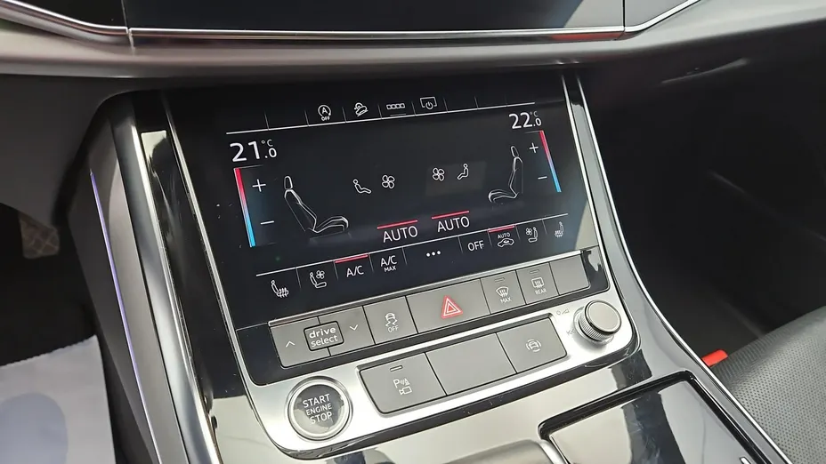 AUDI Q8 -