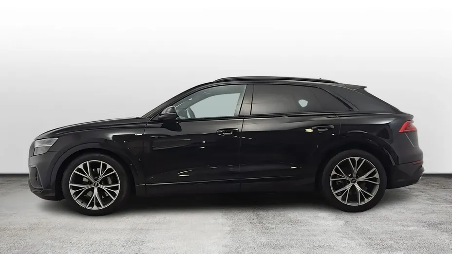 AUDI Q8 -