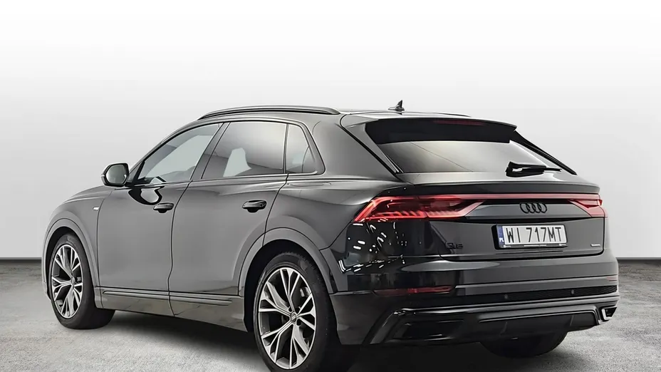 AUDI Q8 -
