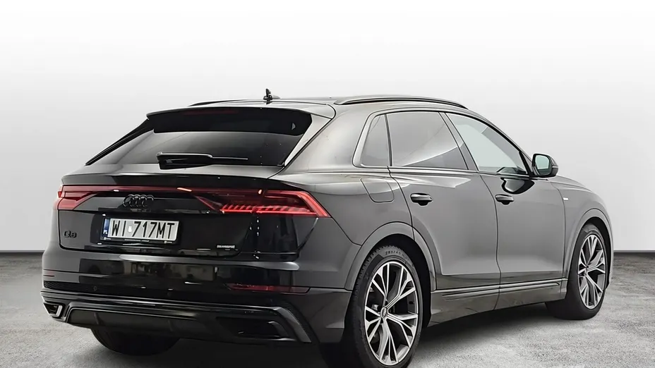 AUDI Q8 -