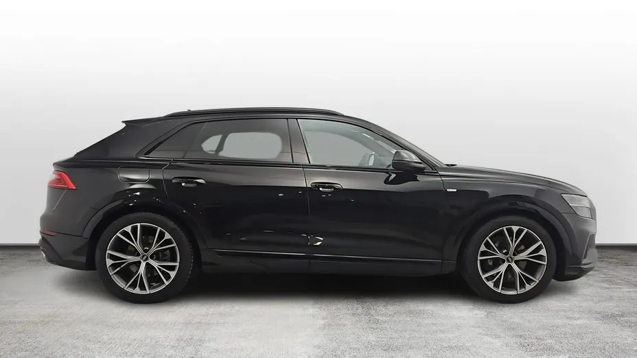AUDI Q8 -