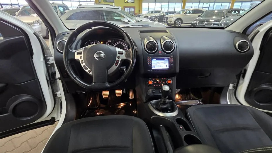 NISSAN Qashqai -