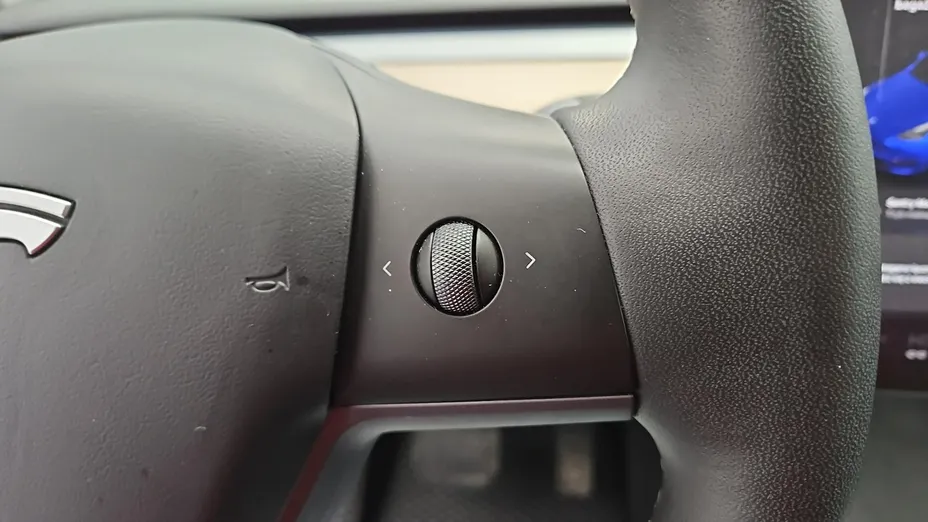 TESLA Model Y -