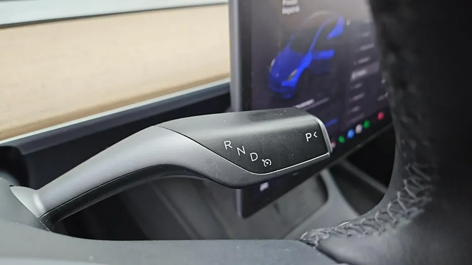 TESLA Model Y -