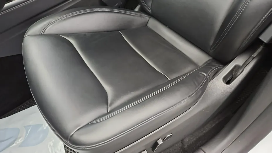 TESLA Model Y -