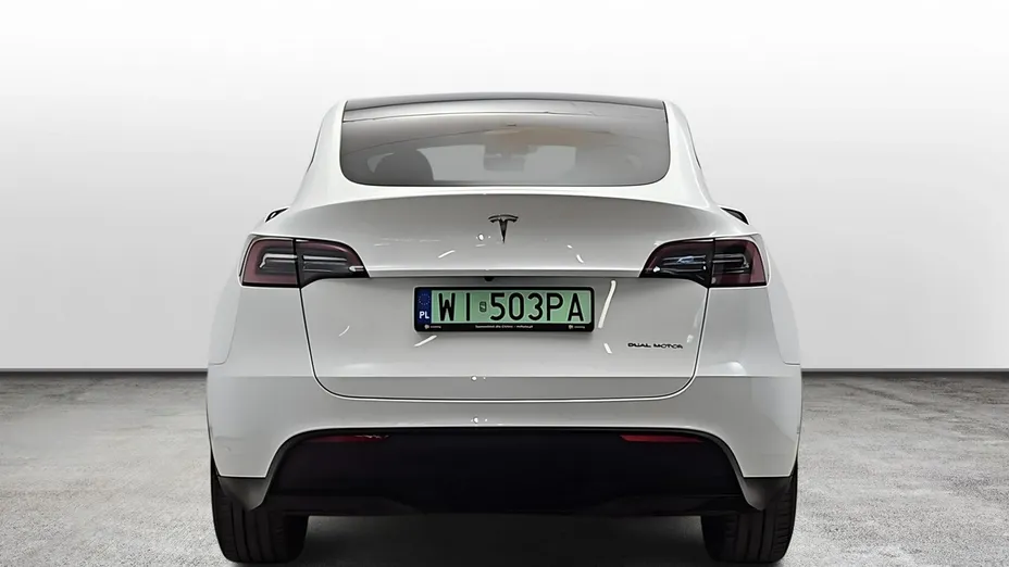 TESLA Model Y -