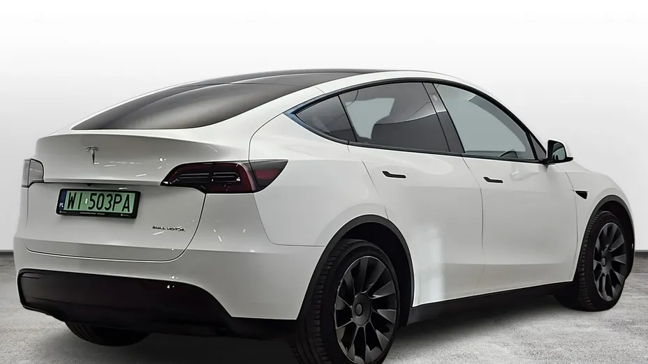 TESLA Model Y -