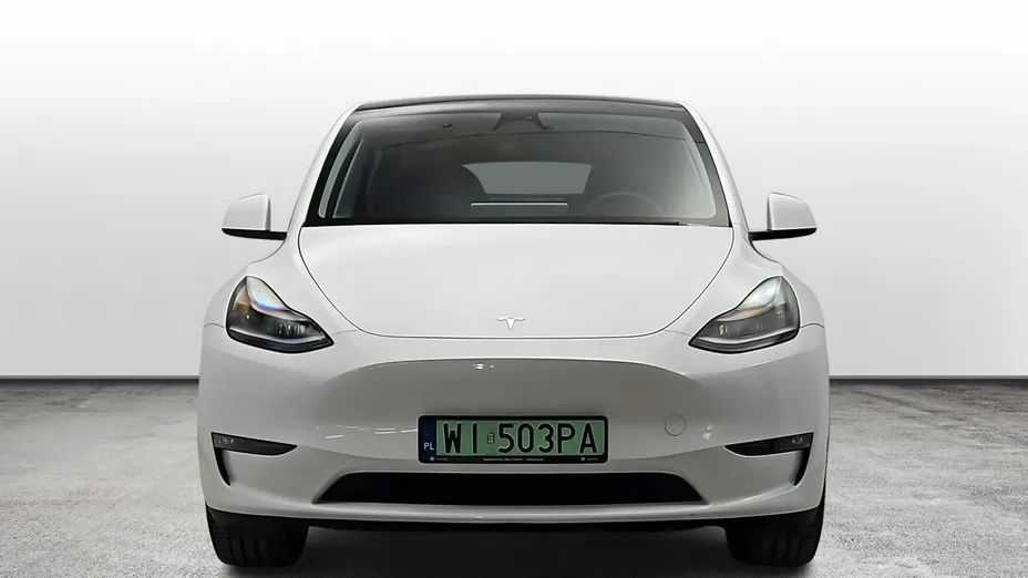 TESLA Model Y -