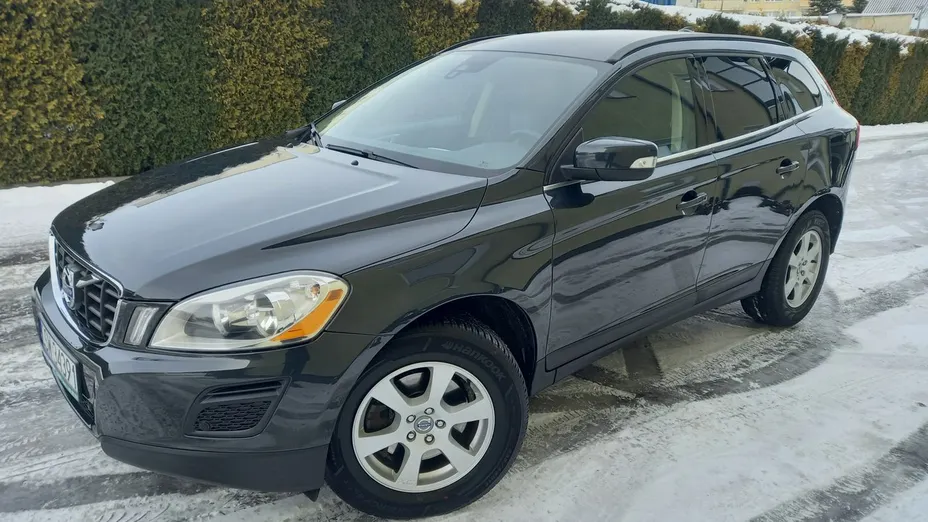 VOLVO XC60 -