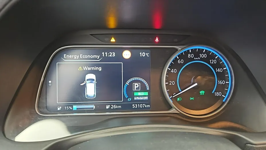 NISSAN Leaf -