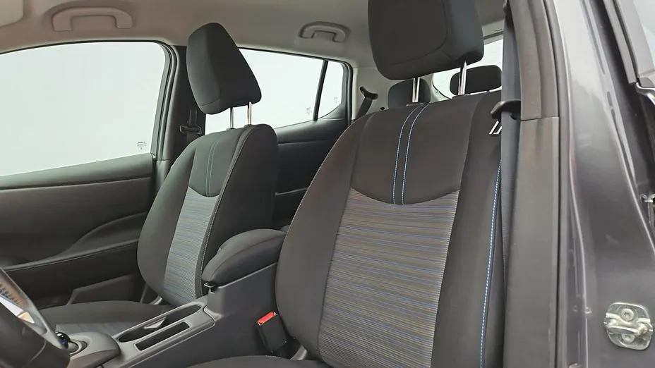 NISSAN Leaf -