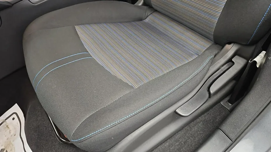 NISSAN Leaf -