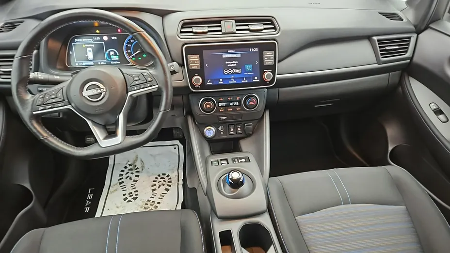 NISSAN Leaf -
