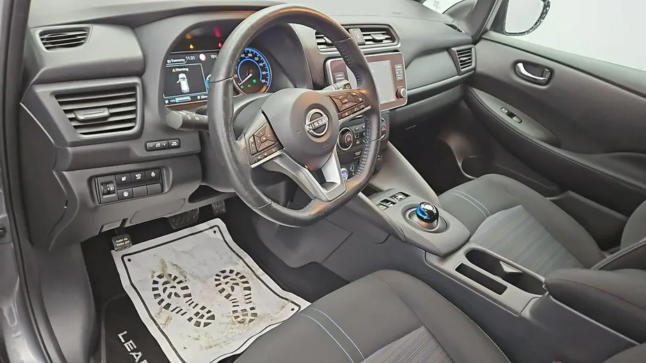 NISSAN Leaf -
