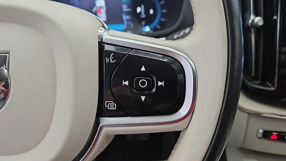 VOLVO XC60 -