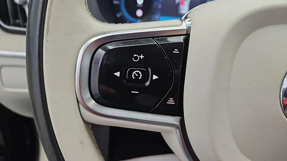 VOLVO XC60 -