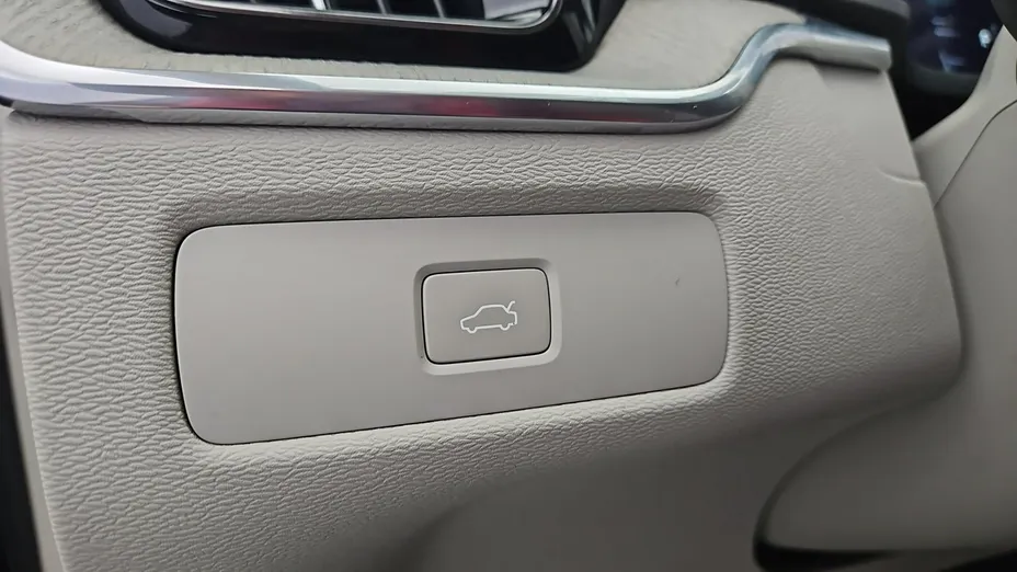 VOLVO XC60 -