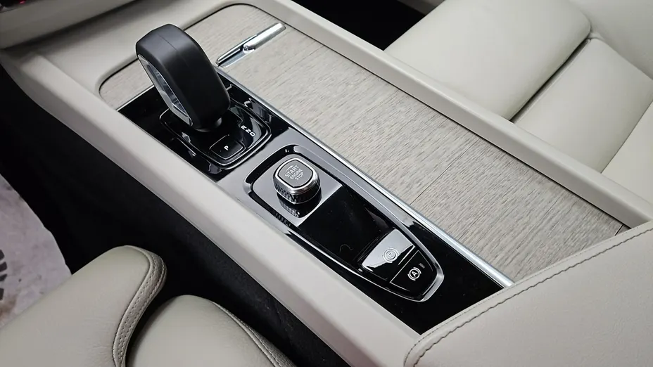 VOLVO XC60 -