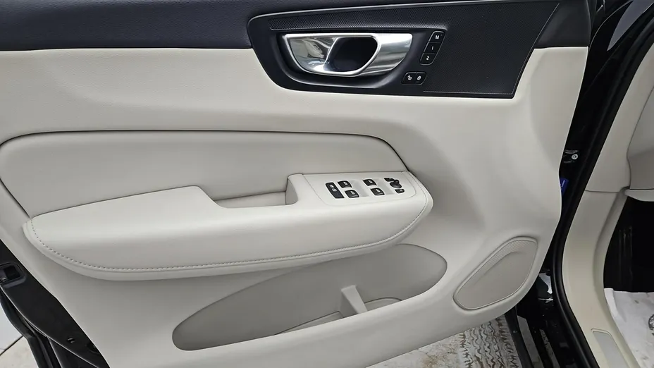 VOLVO XC60 -