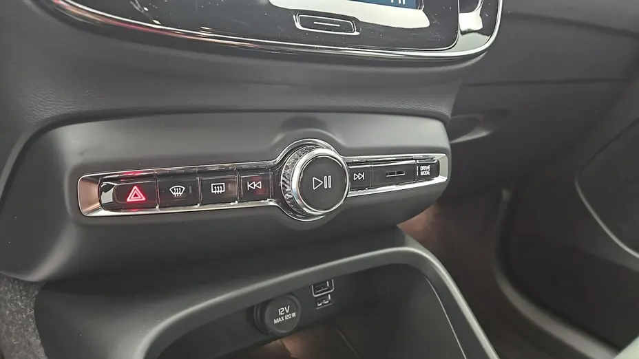 VOLVO XC40 -