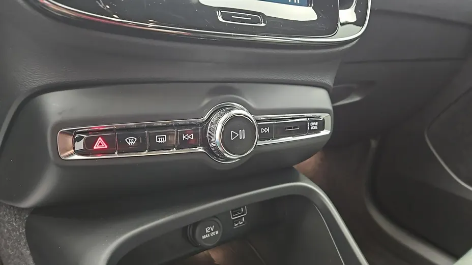 VOLVO XC40 -